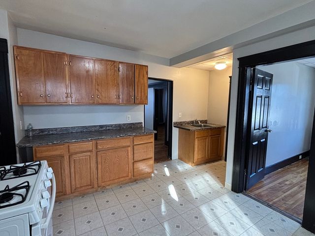 26 Catharine St 4, Worcester, MA 01605