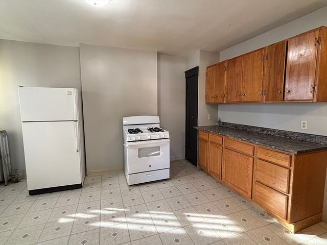 26 Catharine St 4, Worcester, MA 01605