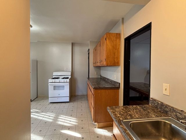 26 Catharine St 4, Worcester, MA 01605