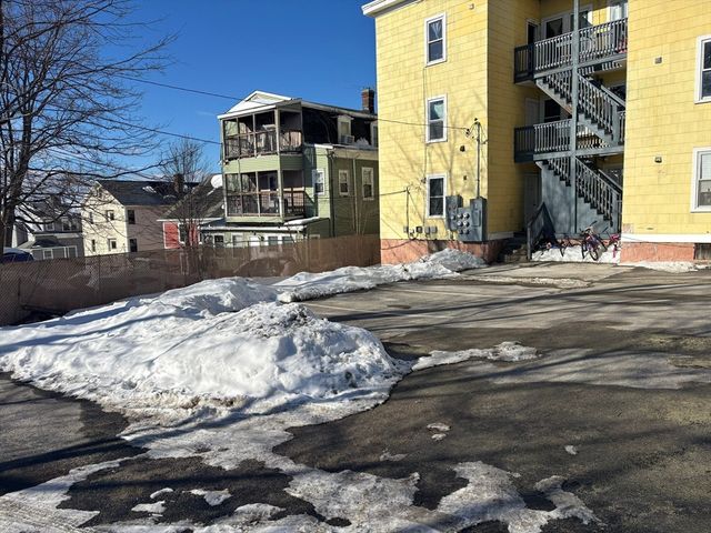 26 Catharine St 4, Worcester, MA 01605