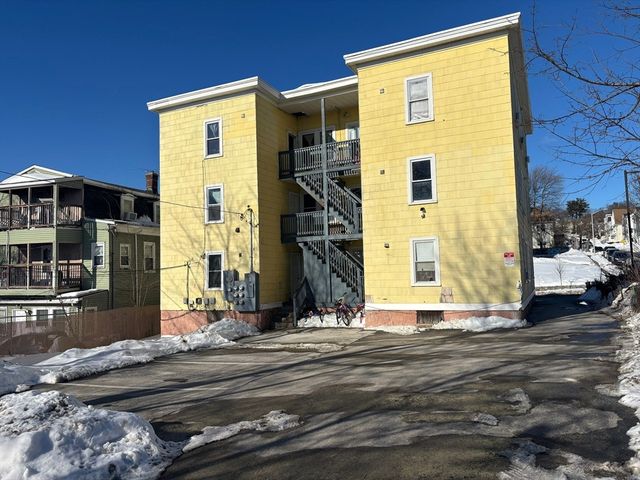 26 Catharine St 4, Worcester, MA 01605