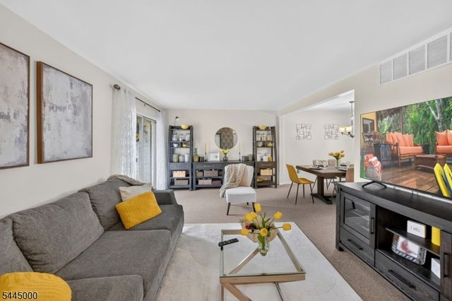 109 Michaels Ct 109, Woodbridge Twp., NJ 07095