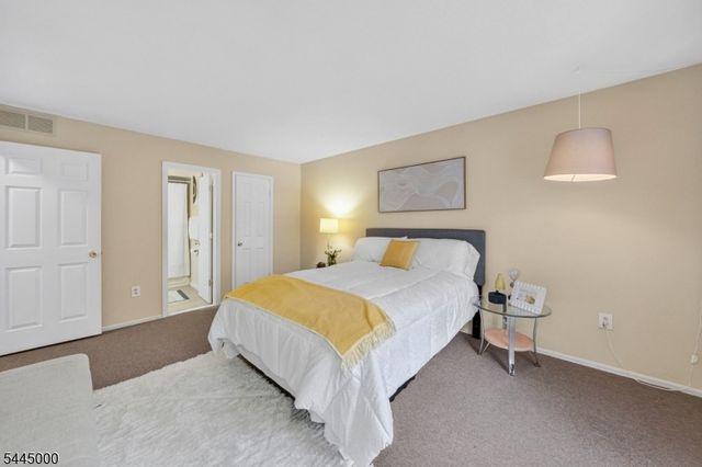 109 Michaels Ct 109, Woodbridge Twp., NJ 07095