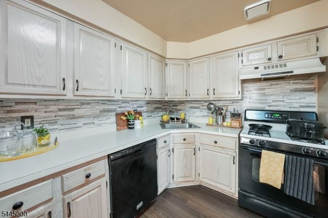 109 Michaels Ct 109, Woodbridge Twp., NJ 07095
