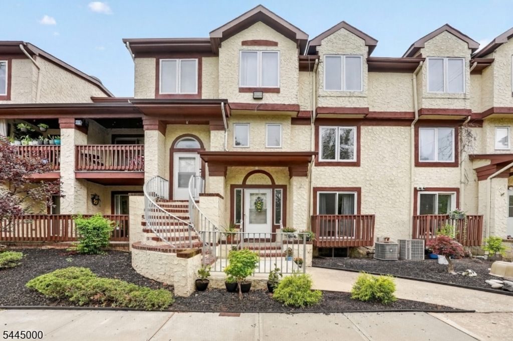 109 Michaels Ct 109, Woodbridge Twp., NJ 07095