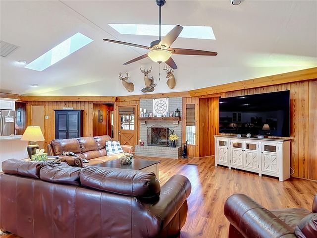 43809 SUNSET DR, Paisley, FL 32767