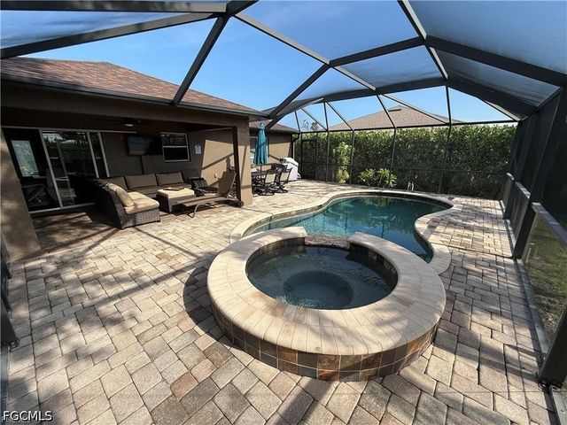3005 SW 8th PL, Cape Coral, FL 33914