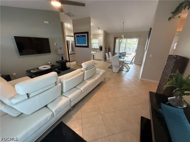 3005 SW 8th PL, Cape Coral, FL 33914