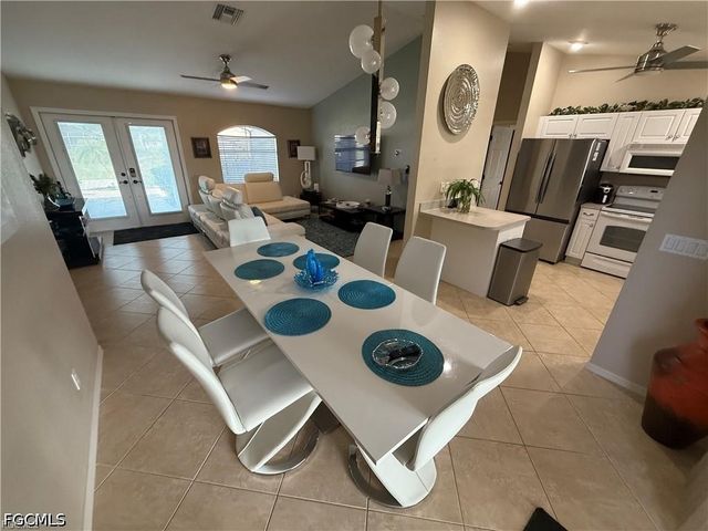 3005 SW 8th PL, Cape Coral, FL 33914