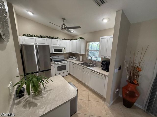 3005 SW 8th PL, Cape Coral, FL 33914