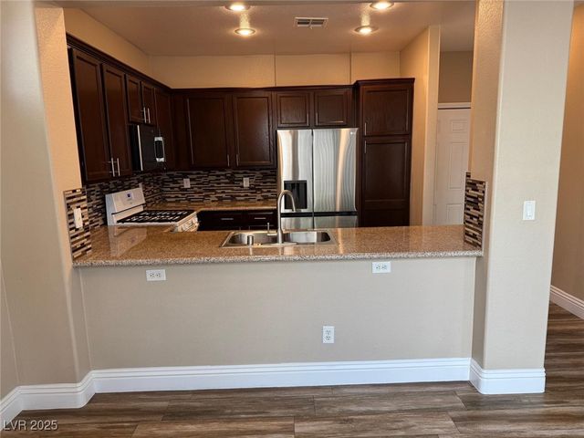 9670 Simple Life Avenue, Las Vegas, NV 89148