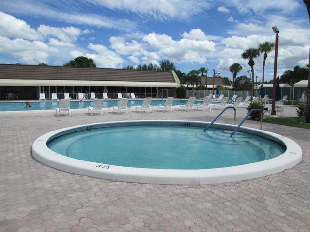 160 Lake Gloria Drive 160, West Palm Beach, FL 33411