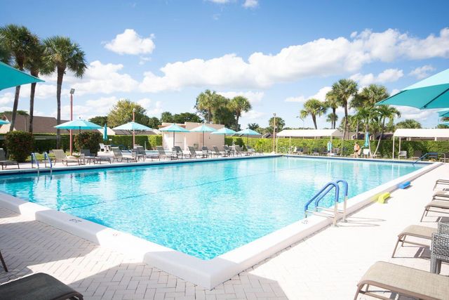 160 Lake Gloria Drive 160, West Palm Beach, FL 33411