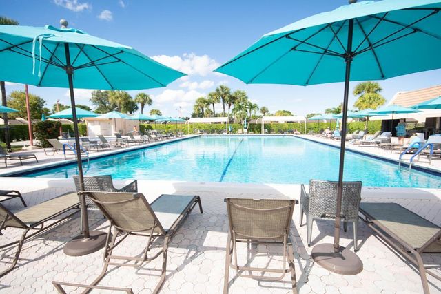 160 Lake Gloria Drive 160, West Palm Beach, FL 33411