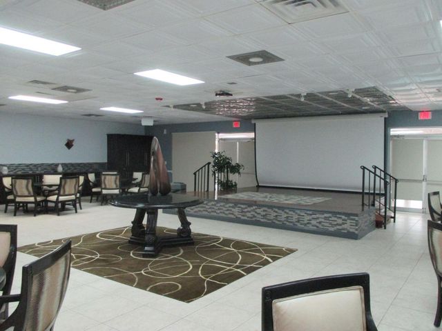 160 Lake Gloria Drive 160, West Palm Beach, FL 33411