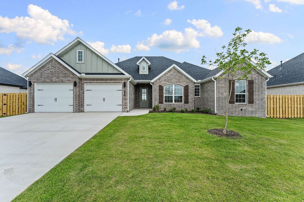 720 Lambrusco Boulevard, Tontitown, AR 72762