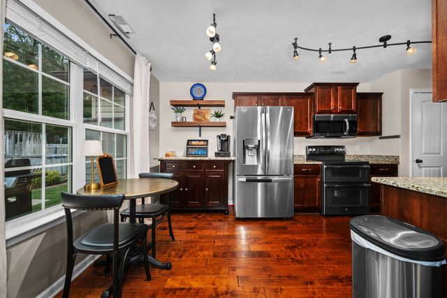1425 Round Rock Dr, Murfreesboro, TN 37128