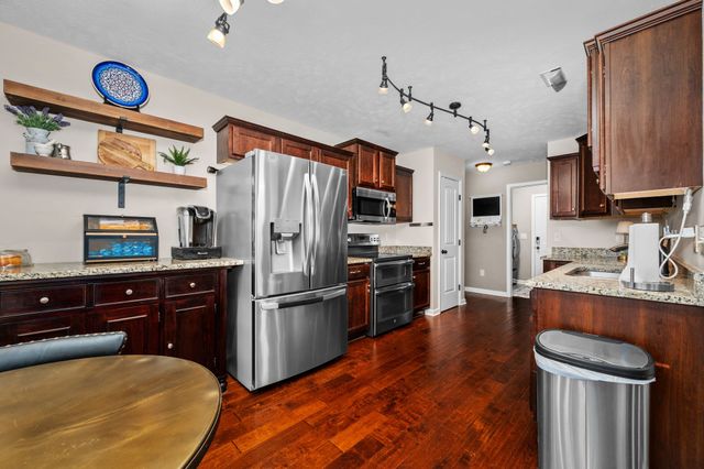 1425 Round Rock Dr, Murfreesboro, TN 37128