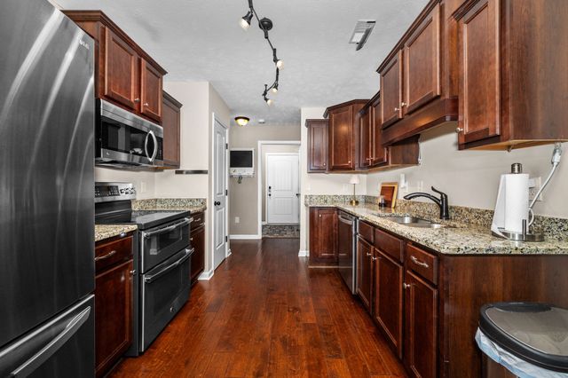 1425 Round Rock Dr, Murfreesboro, TN 37128