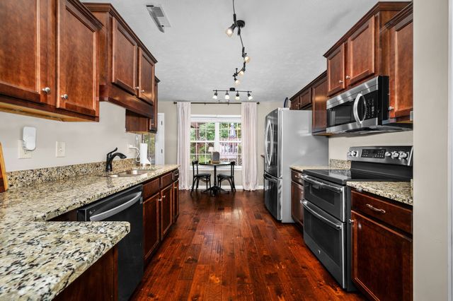 1425 Round Rock Dr, Murfreesboro, TN 37128