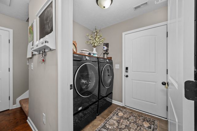 1425 Round Rock Dr, Murfreesboro, TN 37128