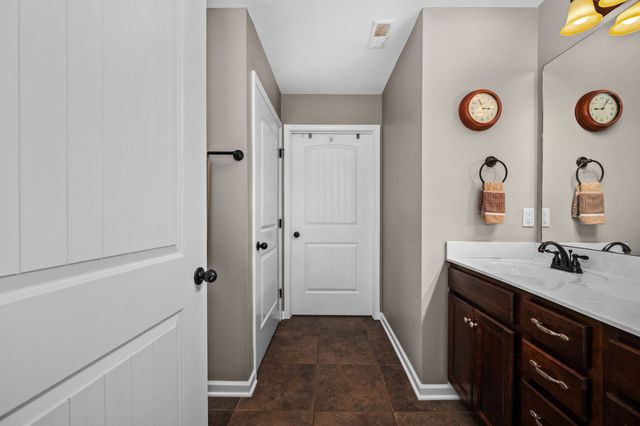 1425 Round Rock Dr, Murfreesboro, TN 37128