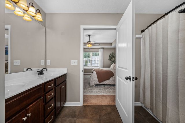 1425 Round Rock Dr, Murfreesboro, TN 37128