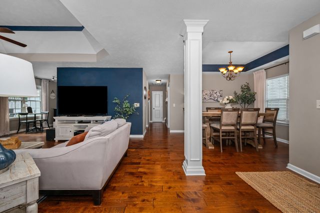 1425 Round Rock Dr, Murfreesboro, TN 37128