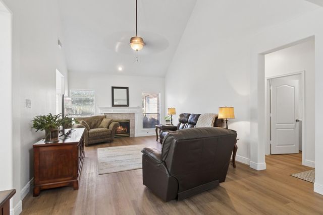 5011 Sienna Heights Lane, Pasadena, TX 77505
