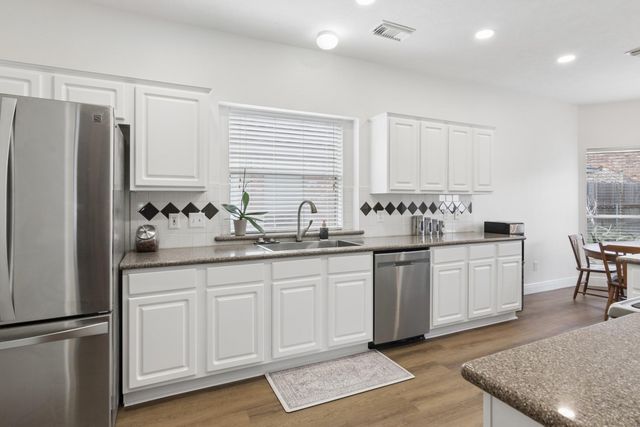 5011 Sienna Heights Lane, Pasadena, TX 77505