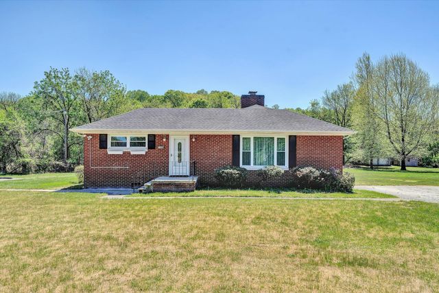 W 2356 Riverside DR, Salem, VA 24153
