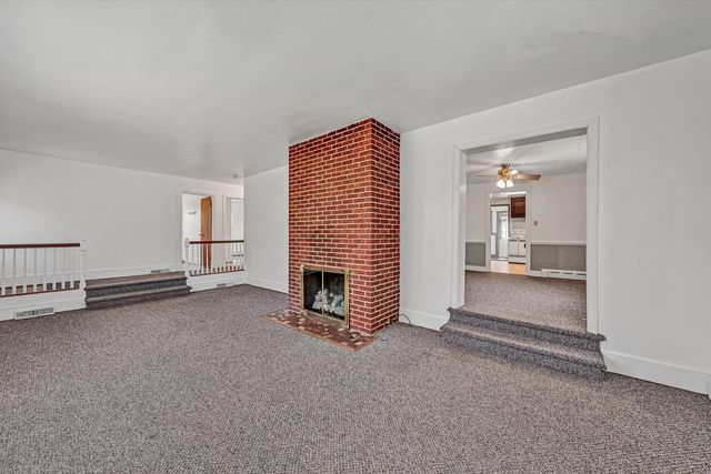 W 2356 Riverside DR, Salem, VA 24153
