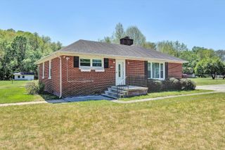 W 2356 Riverside DR, Salem, VA 24153