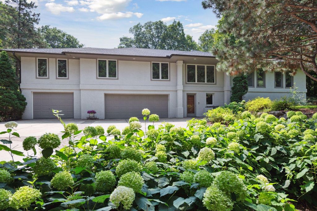 28125 Boulder Circle, Shorewood, MN 55331