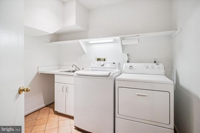 11590 GREENWICH POINT RD, Reston, VA 20194