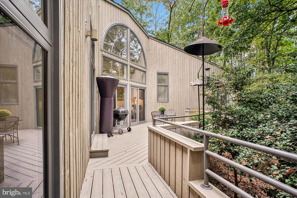 11590 GREENWICH POINT RD, Reston, VA 20194