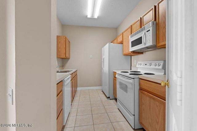 7990 BAYMEADOWS Road 526, Jacksonville, FL 32256