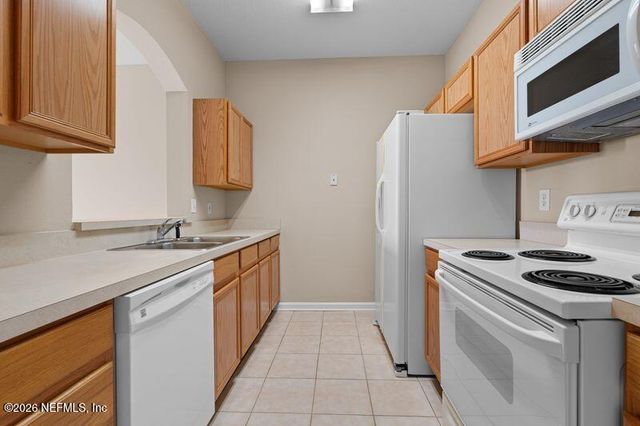 7990 BAYMEADOWS Road 526, Jacksonville, FL 32256