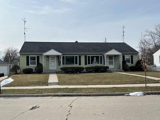 2221 Mayflower AVENUE, Sheboygan, WI 53083