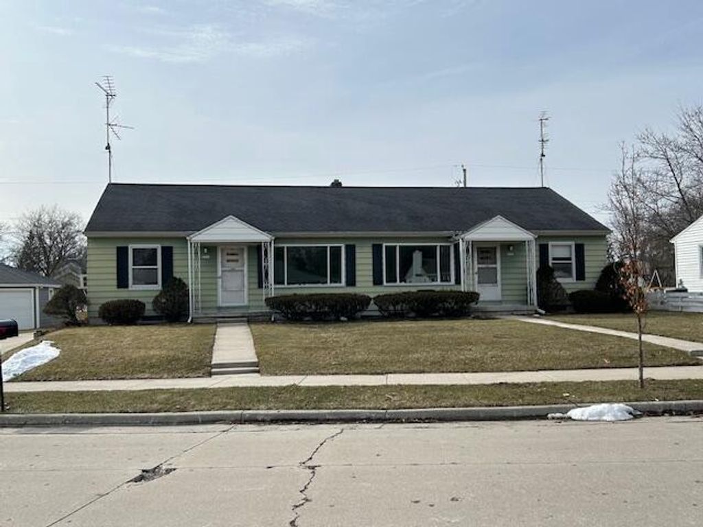 2221 Mayflower AVENUE, Sheboygan, WI 53083