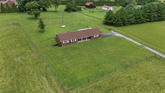 1055 Graves Road, Stamping Ground, KY 40379