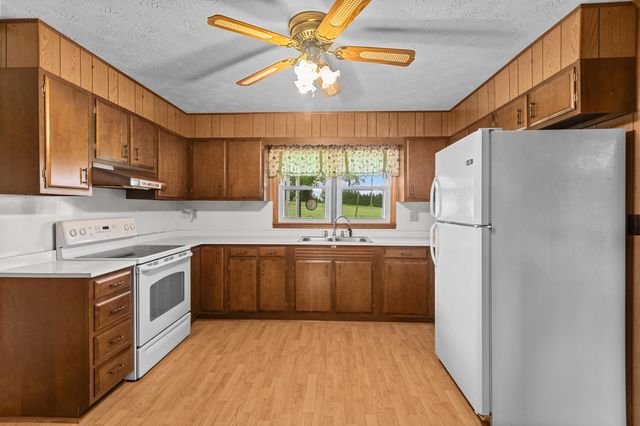 1055 Graves Road, Stamping Ground, KY 40379