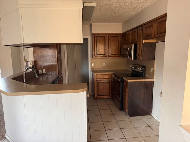 2 Chapel Hill Court, Mansfield, TX 76063