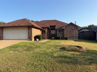 2 Chapel Hill Court, Mansfield, TX 76063