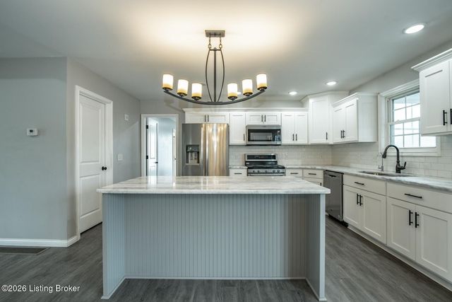 241 Woodview Dr, Brandenburg, KY 40108