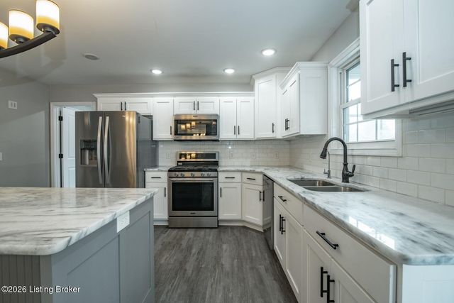 241 Woodview Dr, Brandenburg, KY 40108