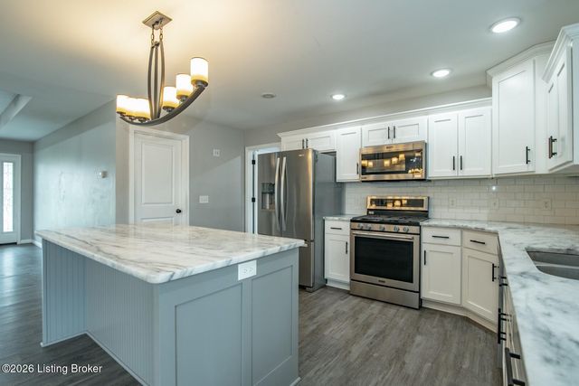 241 Woodview Dr, Brandenburg, KY 40108