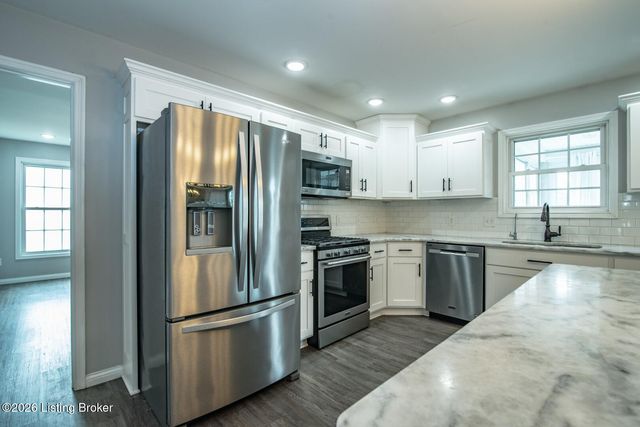 241 Woodview Dr, Brandenburg, KY 40108