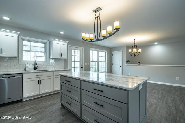 241 Woodview Dr, Brandenburg, KY 40108