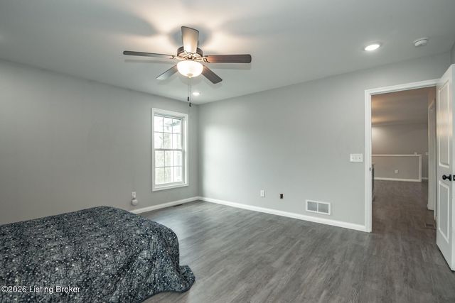 241 Woodview Dr, Brandenburg, KY 40108